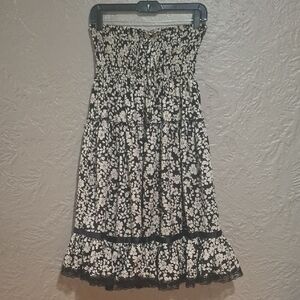 Lapis Wome's Black and Cream Floral Dress Size M